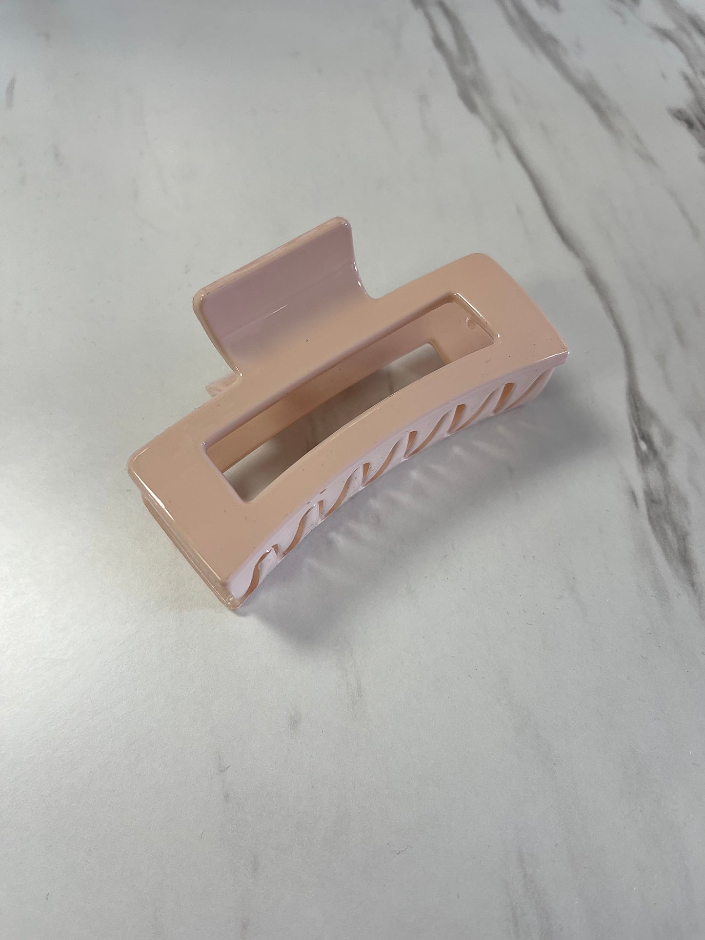 Light pink claw clip